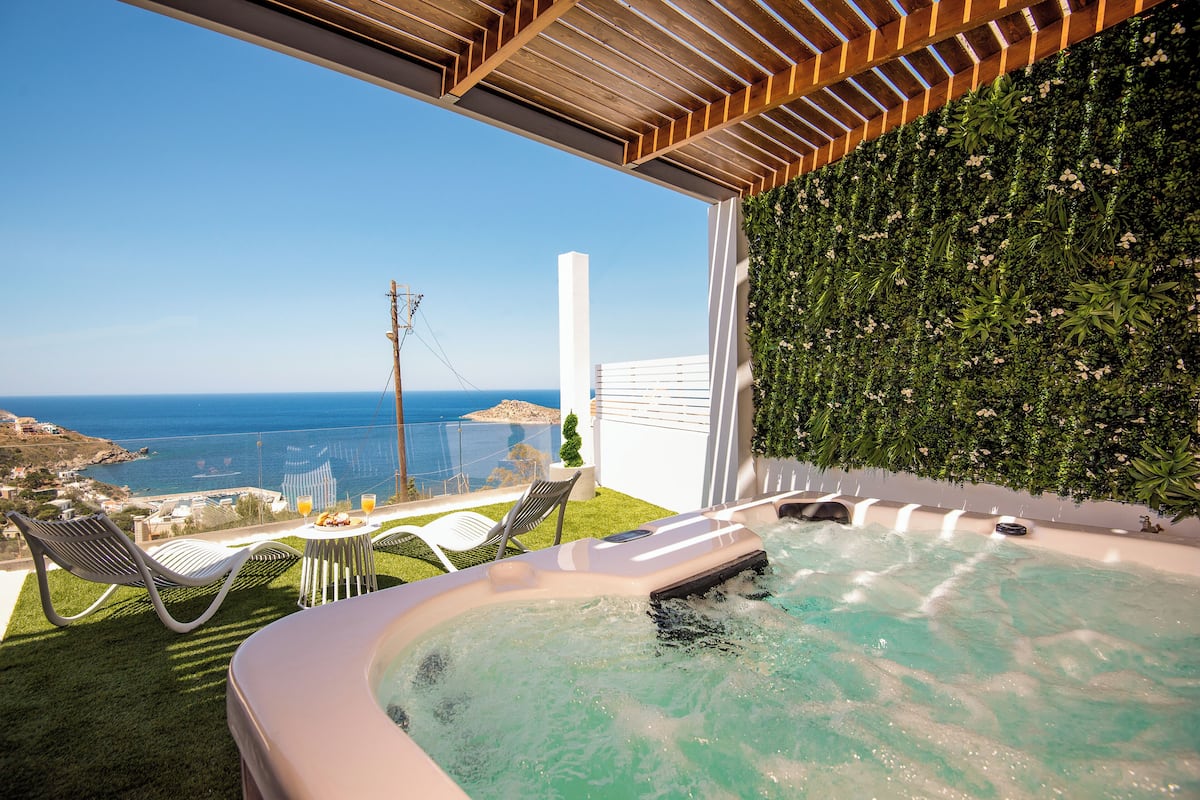 Mare | Mia Anasa - Luxury Suites | Private spa tub