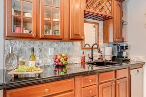 電子レンジ、オーブン、コンロ、食器洗い機