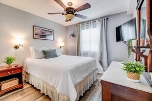 2 bedrooms, iron/ironing board, free WiFi, bed sheets - Beachside Retreat: 2BR Luxury Condo  King Bed (Virginia Beach)