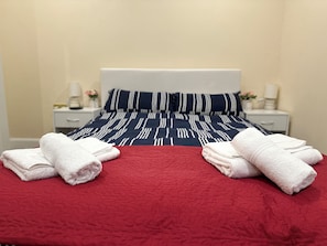1 slaapkamer, een bureau, een strijkplank/strijkijzer, gratis wifi