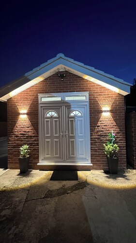 Modern Studio Luxe          Heathrow London                         Free Parking