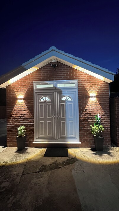 Modern Studio Luxe          Heathrow London                         Free Parking