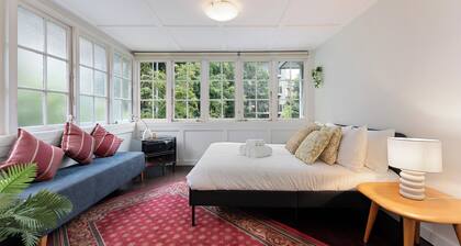 Spacious 3BR by CBDâWalk to Harbour, Parks & CafĂ©s