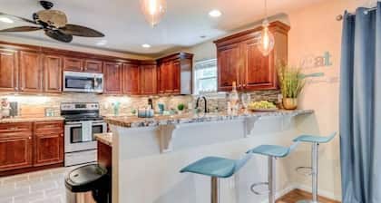 The Dream! Luxury Home By Norfolk Base King Bed