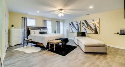 The Dream! Luxury Home By Norfolk Base King Bed