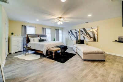The Dream! Luxury Home By Norfolk Base King Bed