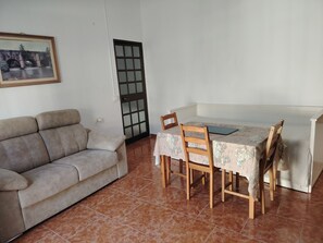 Interior - Semi-detached house with patio (near Circuito de Jerez) (Torre Melgarejo)