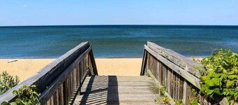 The Blue Horizon 3BR Retreat By Beach & Naval Base