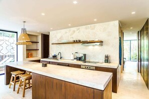 Kühlschrank, Ofen, Herdplatte, Geschirrspüler