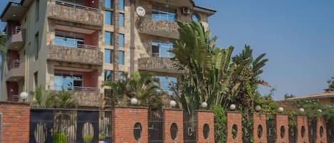Habitació, 1 dormitori, fumadors, balcó | Aparcament | Aparcament limitat