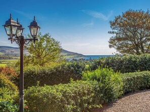 Property grounds - 3 bedroom accommodation in Blackwaterfoot (Blackwaterfoot)