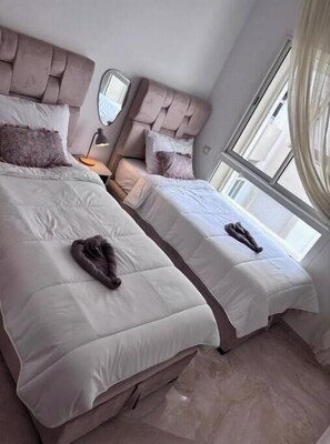 2 chambres, fer et planche à repasser, Wi-Fi, draps fournis