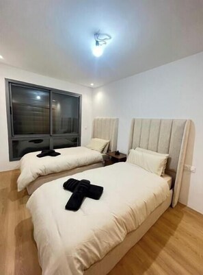 3 chambres, fer et planche à repasser, Wi-Fi, draps fournis
