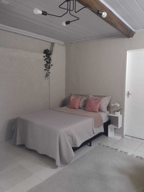 1 soverom, wi-fi (inkludert) og sengetøy