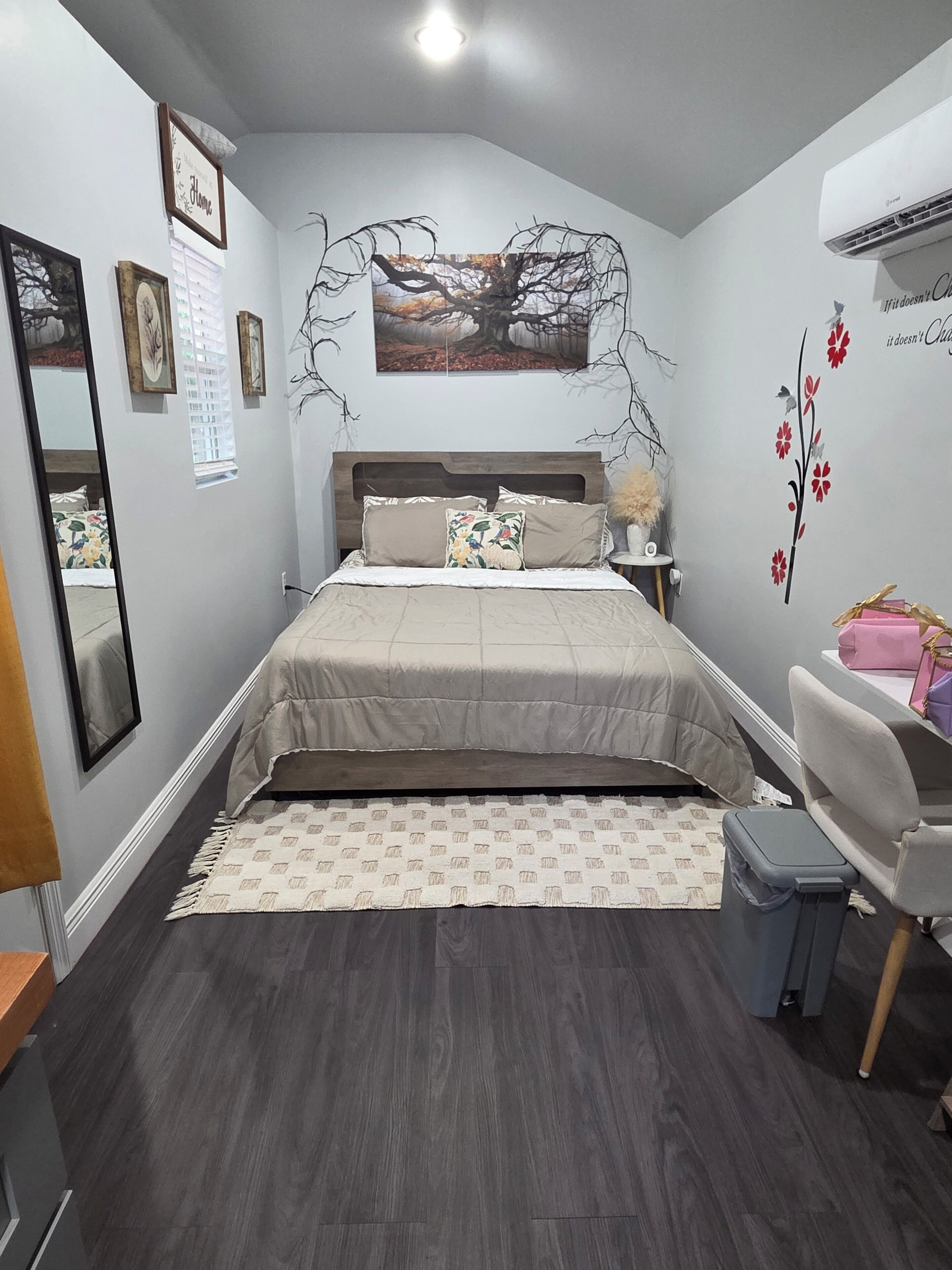 1 bedroom, in-room safe, iron/ironing board, free WiFi