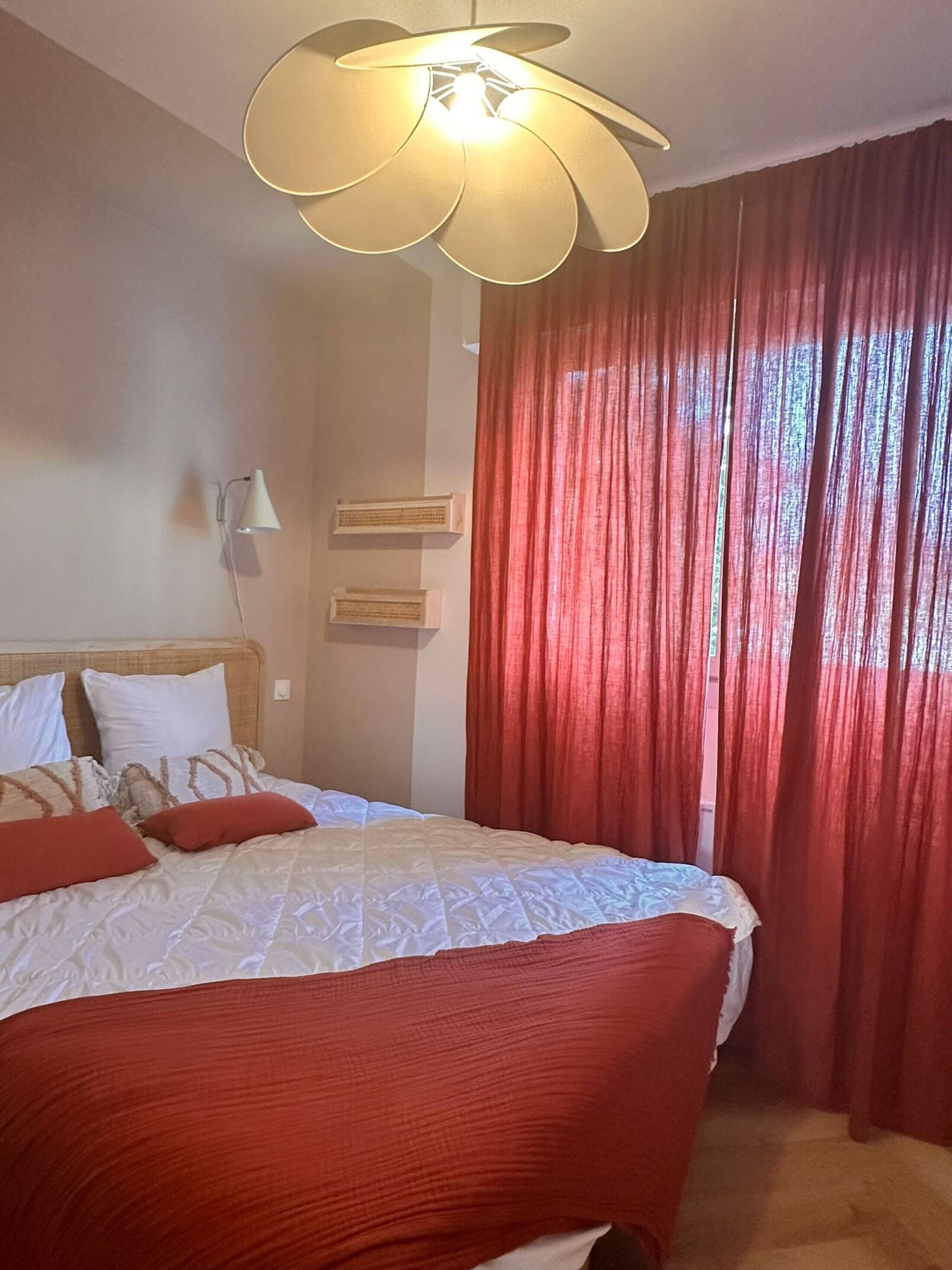 3 bedrooms, iron/ironing board, free WiFi