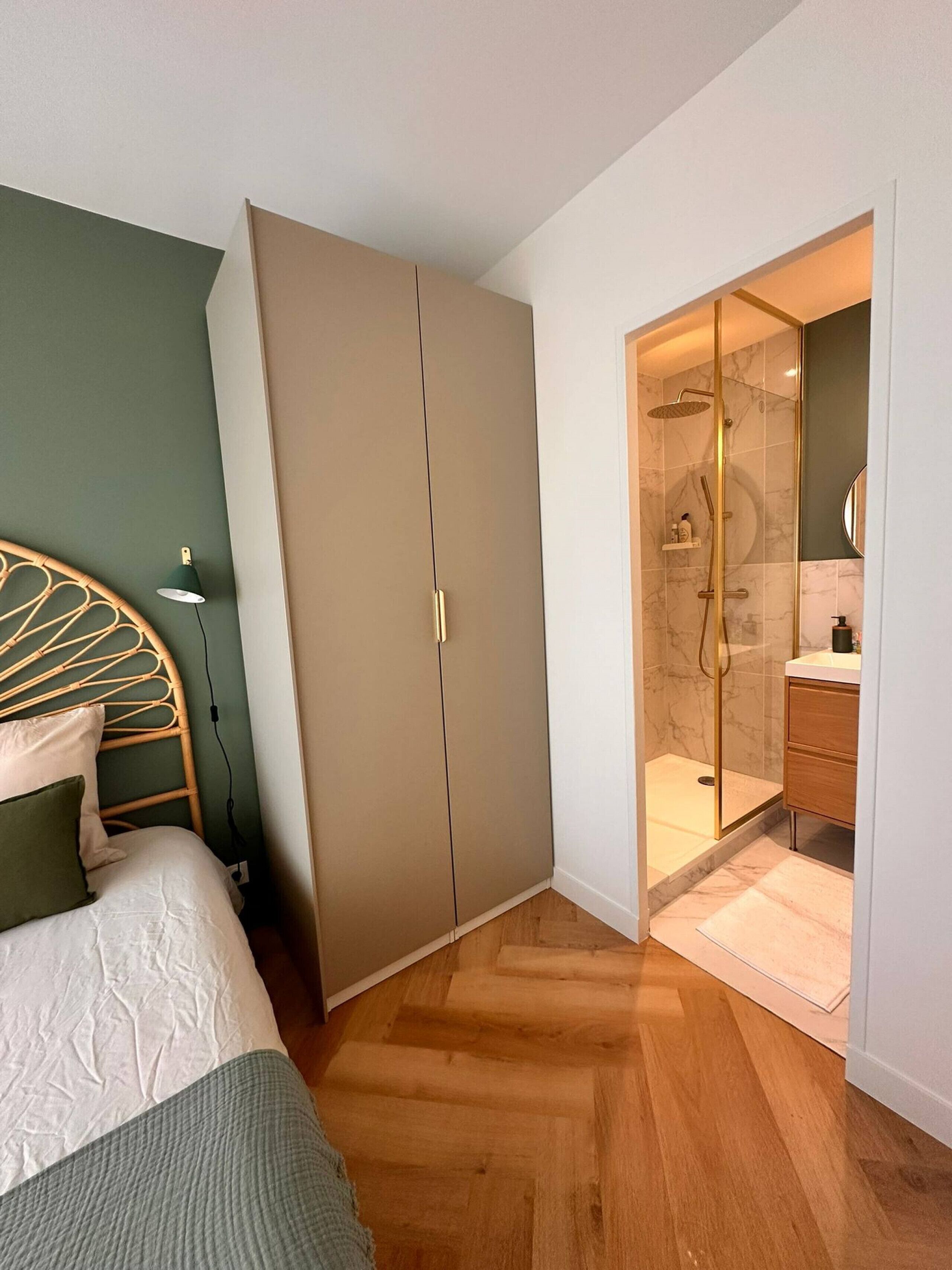 3 habitaciones, tabla de planchar con plancha y wifi gratis 