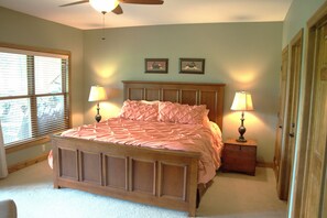 4 habitaciones, tabla de planchar con plancha, wifi y ropa de cama