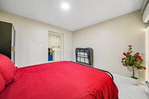 2 bedrooms, WiFi (free), bed sheets