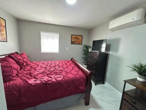 2 bedrooms, free WiFi, bed sheets, wheelchair access - Parkside Cozy Ground-Level 2BR 30 Mins to NYC (Jersey City)