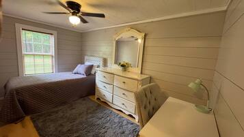 2 makuuhuonetta, silitysrauta/-lauta, Wi-Fi, vuodevaatteet