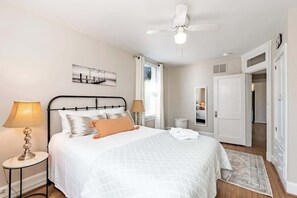 4 chambres, fer et planche à repasser, lit de bébé portatif, Wi-Fi