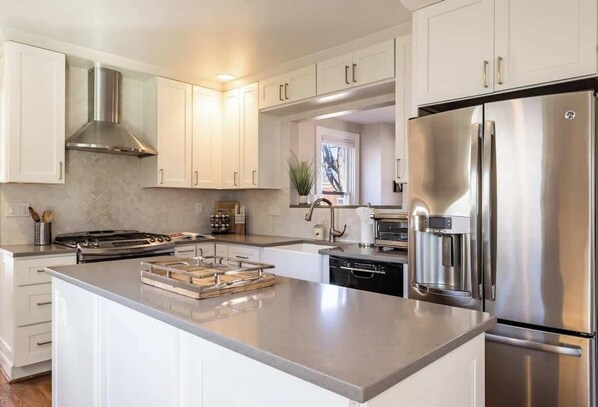 Fridge, microwave, oven, stovetop