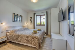 3 bedrooms, free WiFi, bed sheets