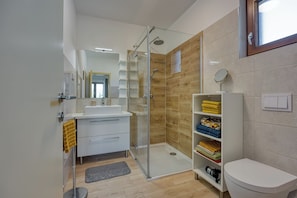 Douche, serviettes fournies