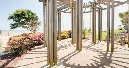 Sunny Days Beach Studio on the Boardwalk w/Pool