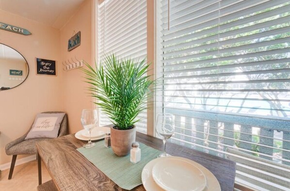 Dining - Sunny Days Beach Studio on the Boardwalk w/Pool (Virginia Beach)