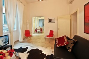 TV - Apartments Florence - Pandolfini Street (Florence)
