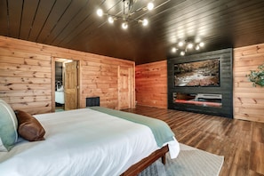 1 bedroom, iron/ironing board, free WiFi, bed sheets - Romantic Cabin! Mtn Views! Theater! Sauna! Hottub (Sevierville)
