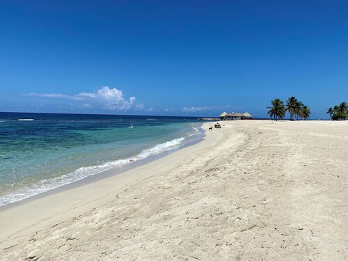 2BR, 6PX, 4 min. from Playa Juan Dolio, Pool & WIFI