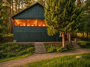 Exterior - The Sequoia Time Capsule: Spa, Walk 2 Giant Sequoias, River, Fish, Bike, Saloon (Springville)