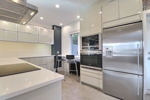 Private kitchen - Cottage facing park and Lac St-Louis, Lachine(bicycle and pedestrian paths) (Montréal)