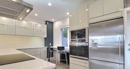 Cottage facing park and Lac St-Louis, Lachine(bicycle and pedestrian paths)