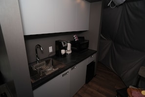 Microwave, coffee/tea maker, cookware/dishes/utensils