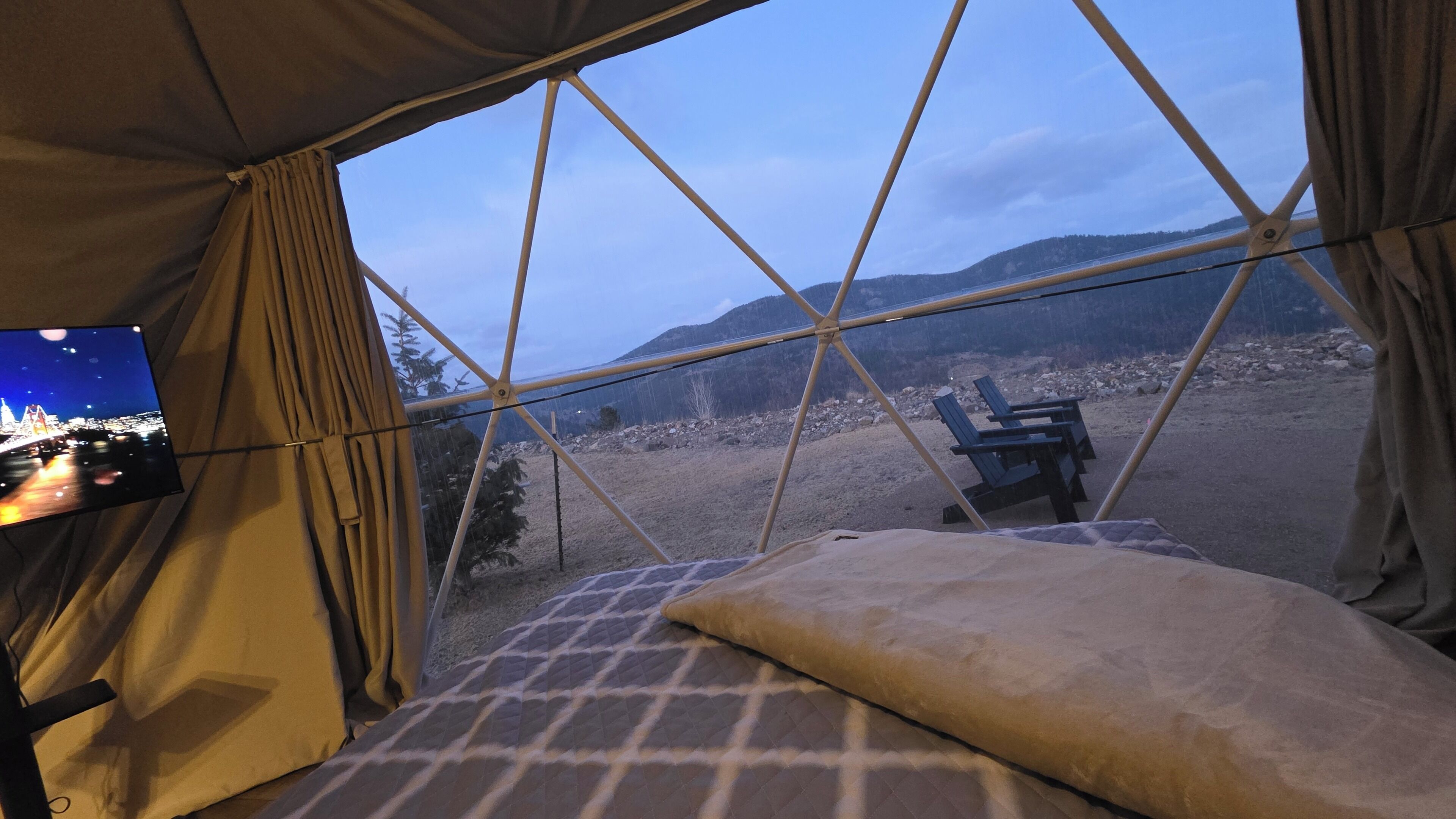 1 soverom, sengetøy av topp kvalitet og senger med overmadrass