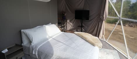 1 bedroom, premium bedding, pillow-top beds, in-room safe