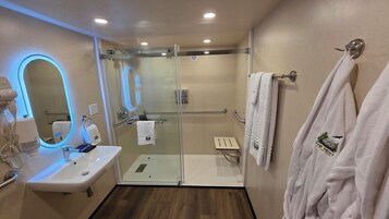 Suite Deluxe, vistas a la montaña | Baño | Jabón, champú y papel higiénico
