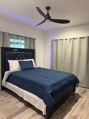 3 quartos, ferros/tábuas de passar roupa, Wi-Fi, roupa de cama