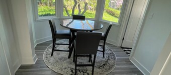 The peaceful oasis

Charming 3-bedroom house with WiFi, AC in welcoming Carroll