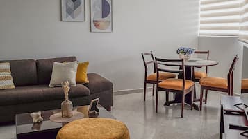 Apartamento básico, Aire acondicionado, vistas a la ciudad | Zona de estar