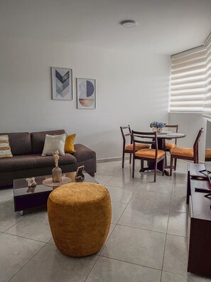 Basic Apartment, Air conditioning, City View | Living area - Olivia 96 (Barranquilla)