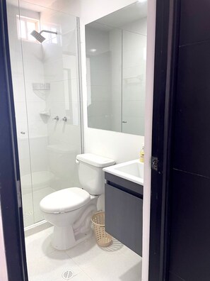 Basic Apartment, Air conditioning, City View | Bathroom