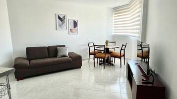 Basic Apartment, Air conditioning, City View | Living area
