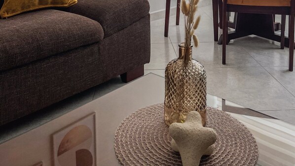 Basic-Apartment, Klimaanlage, Stadtblick | Wohnbereich