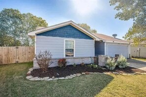 Exterior - Close to Universal Studios, game room, Pets, Remote work (McKinney)