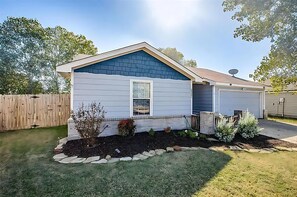 Exterior - 3BR King/Queen/Twin Sleeps 8! Yard & Golf Nearby (McKinney)